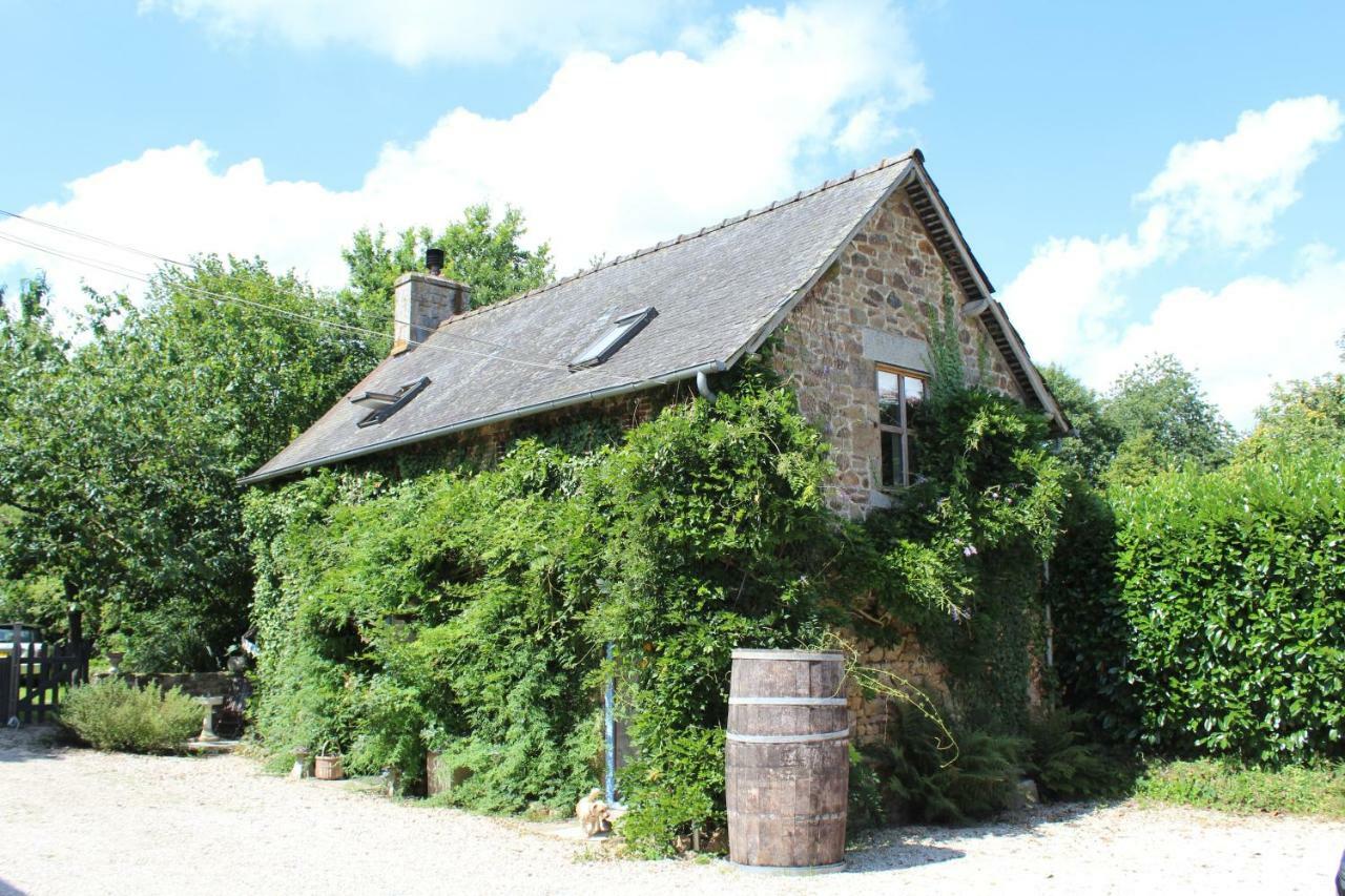 La Petite Jeusseliniere Villa Larchamp Exterior photo